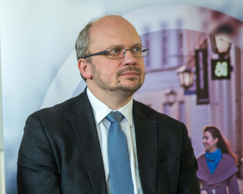 Prof. Oleg Bresky elected new Senate Chair